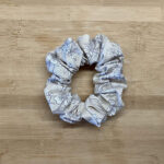095-Ecru-Flower-Medium-Scrunchie