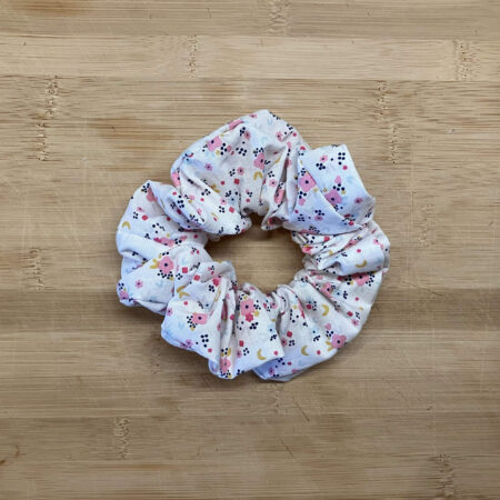 MLV White Flowers Scrunchie Medium